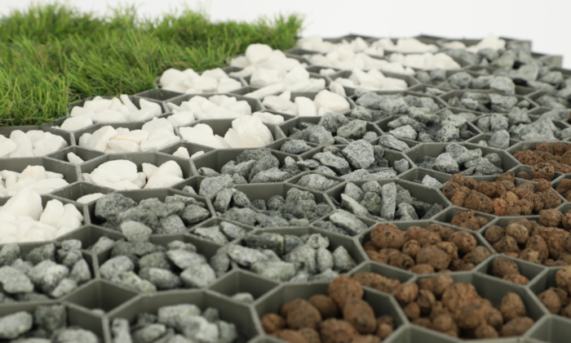 zbliżenie ekokraty MULTIGRAVEL z różnymi rodzajami wypełnienia